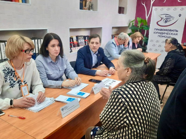 Курский Росреестр: юридическая помощь жителям приграничных районов в пункте временного размещения. Курский Росреестр: юридическая помощь жителям приграничных районов в пункте временного размещения.